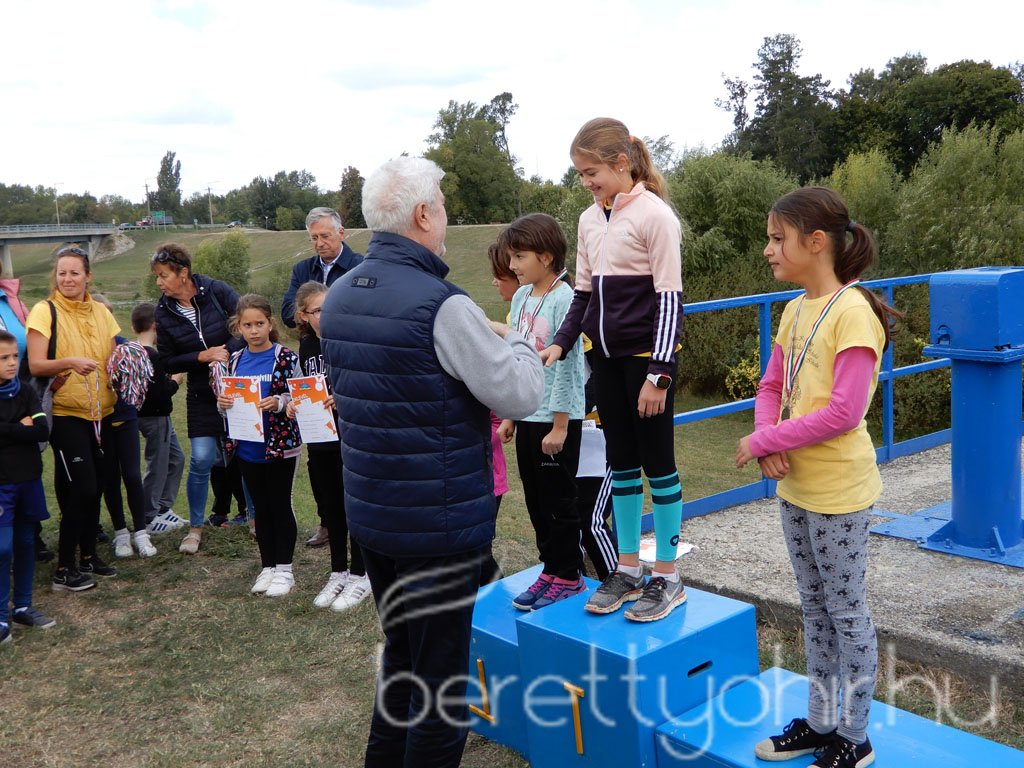 Mezei futóbajnokság Berettyóújfaluban 95